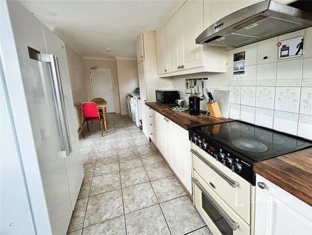 1 bedroom semi-detached house to rent - Photo 4