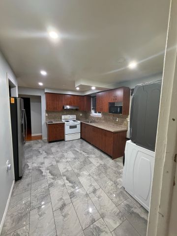 For Lease - 7260 Collett Road, Mississauga, Ontario - Photo 3