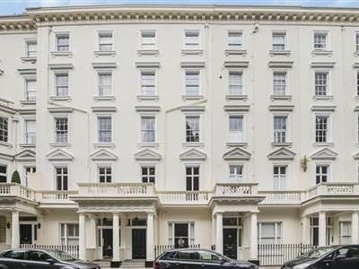St Georges Square, SW1V - Photo 1