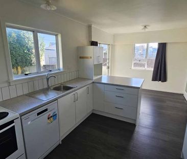 Three Bedroom Family Home - Photo 1