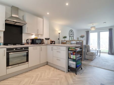 2 Bedroom - Photo 3