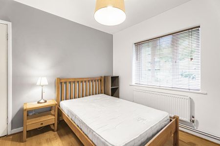 3 bedroom flat to rent - Photo 2