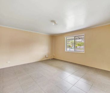 “Fantastic Opportunity – Solid 3-Bedroom Home on Large 809sqm Block!” - Photo 2