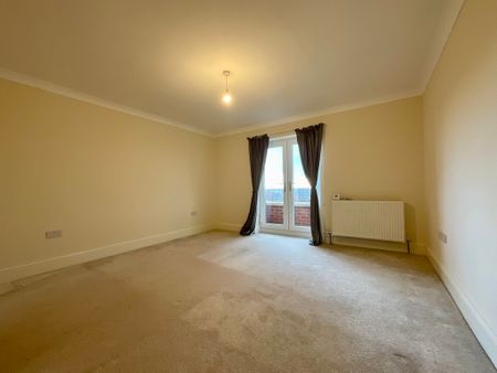 4 bedroom Town House to let - Photo 3