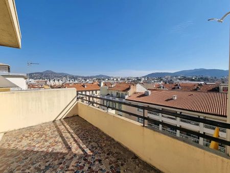 Location Appartement 2 pièces 43m² NICE 06000 - Photo 3