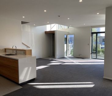 City – Three Bedroom Townhouse - Photo 5