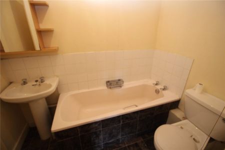 1 Bedroom Flat / Apartment - Bank Street, Bishops Waltham - Photo 5