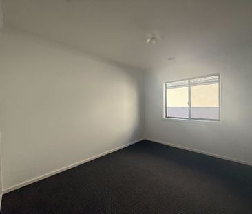 Spacious & Stylish Family Home with Modern Comforts - Photo 4