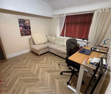 1 Bed Flat, Kensington Road, M21 - Photo 2