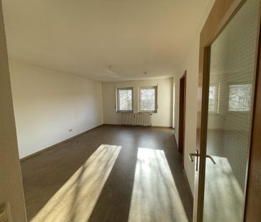 ACHTUNG REGISTRIERUNG BEI DER STADT NÖTIG! Nur für Gießener Seniorinnen & Senioren: Helle, gemütliche 3 Zimmer-Wohnung mit Balkon, Curtmannstr. 38, Gießen - Foto 2