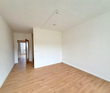 Bezugsfertige 2-Raum-Wohnung mit Balkon und barrierefreier Dusche - Photo 3