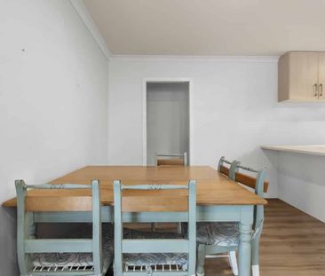 Modern home in a premium Cambridge location - Photo 3