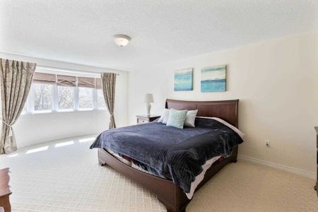 For Lease - 2168 Colonel William Parkway, Oakville, Ontario - Photo 4