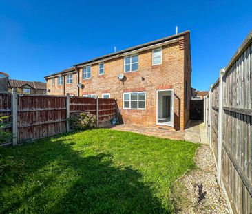2 bedroom end of terrace house to rent - Photo 2