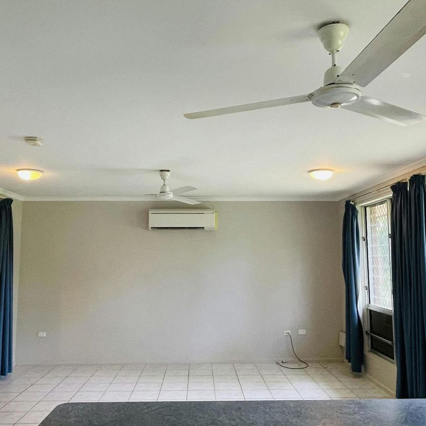 Family Home with Spa!! - Photo 1