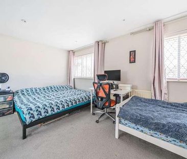 Slough, Berkshire, SL2 - Photo 3