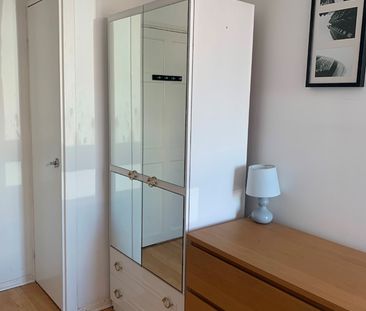 3 Bed Flat, Knighthead Point, E14 - Photo 3