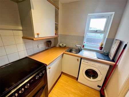 1 bedroom flat to rent - Photo 2