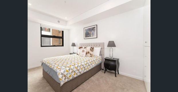 Modern and Spacious 1 Bedroom Apartment - Photo 1