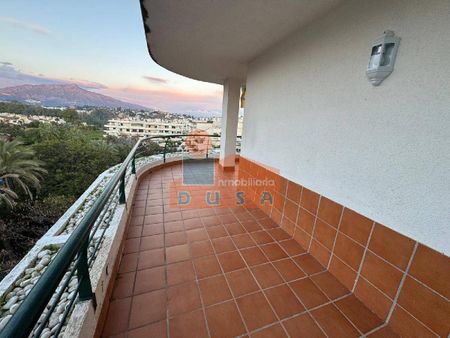 AMPLIO APARTAMENTO EN GUADALMINA ALTA | 2.200 €, 140 m² - Photo 2