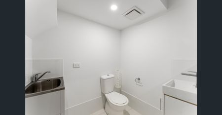 Extra Large Designer Style 3 Storey Terrace Home - Photo 5