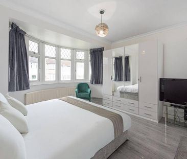 4 bedroom end of terrace house to rent - Photo 4