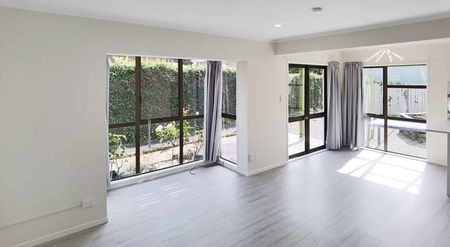 Mission Bay - 3 bedroom Duplex - Photo 2