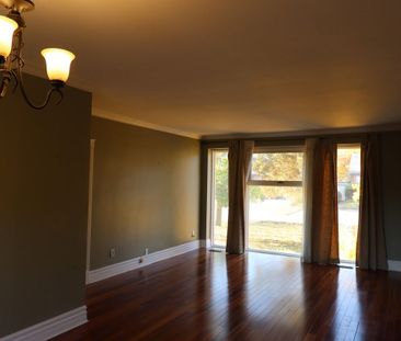 For Lease - 130 Mayfield Drive, Oakville, Ontario - Photo 2