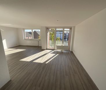 Helle, geräumige 3-ZKB-Balkonwohnung in der 3. Etage in der Südstad... - Photo 2