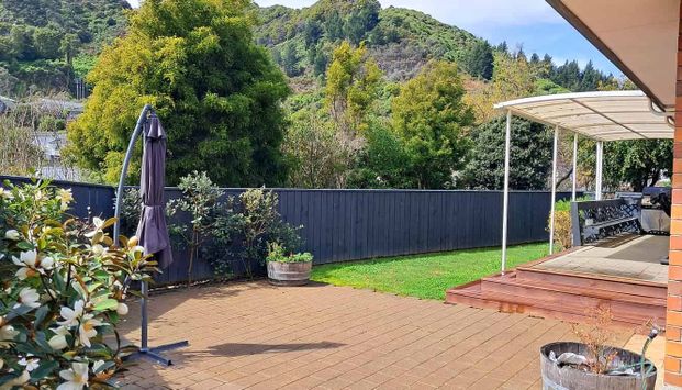 Sunny 3-Bedroom Home with Grampians Views - Photo 1