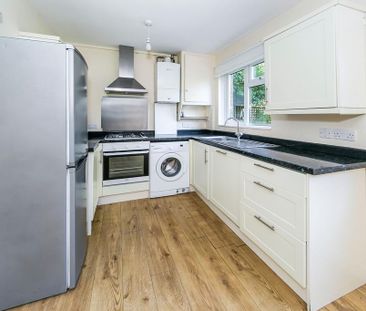3 bedroom semi-detached house to rent - Photo 2