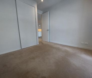 Apartment with Carpark in Epsom - Photo 3