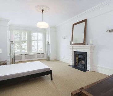 A beautiful, three bedroom, ground floor, period conversion located on Madeley Road. - Photo 6