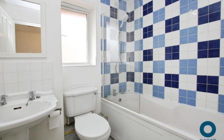 A great chance to rent a two bedroom house in Emersons Green with private garden and driveway to fit two cars. Please contact us for more details… - Photo 5
