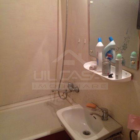Apartament cu 3 camere in zona Alexandru Cel Bun - Fotografie 3