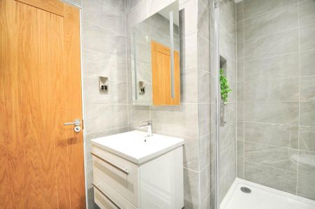 3 bedroom apartment to rent - Photo 2