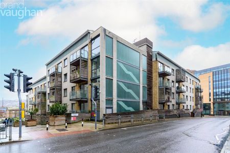 3 bedroom flat to rent - Photo 2