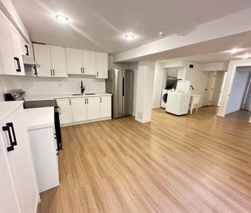 For Lease - 12 Goldsmith Crescent, Newmarket, Ontario - Photo 1