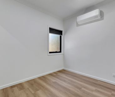 30 Pine Cone Walk, Fraser Rise VIC 3336 - House For Rent | Domain - Photo 5