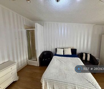 1 bedroom in a house share to rent - Photo 6