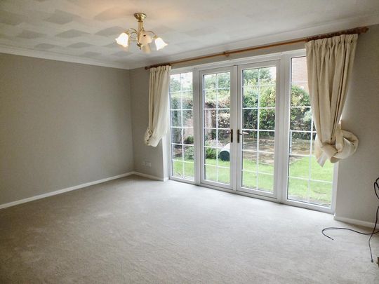 4 bedroom detached house to rent - Photo 1