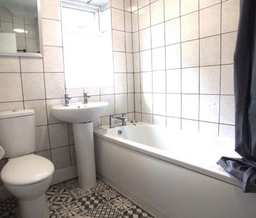 2 bedroom semi-detached house to rent - Photo 5