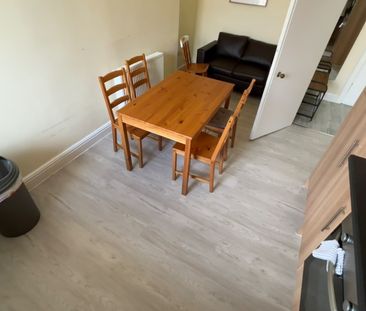 3 Bed Flat, Blackwood Crescent, EH9 - Photo 2