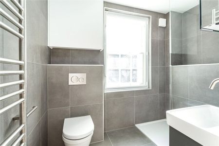 A bright and modern self-contained studio apartment, situated moments from Marylebone High Street. - Photo 4