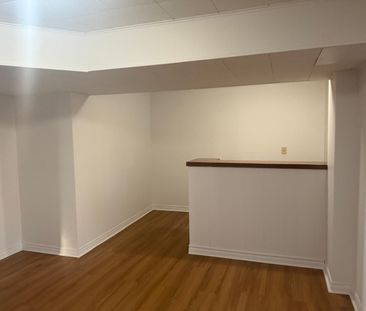 For Lease - 416 Lees Lane, Oakville, Ontario - Photo 2