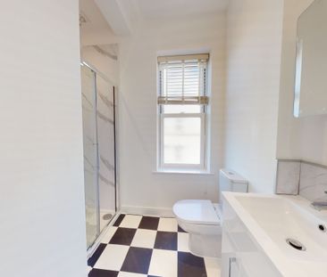 65 Forest Road Flat 3 - Photo 3