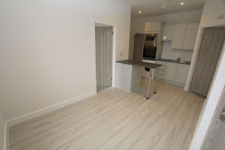 2 Bedroom Apartment, Ellesmere Port - Photo 2