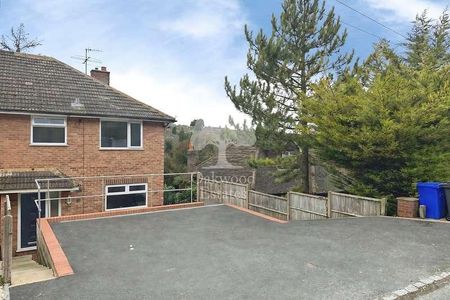 Carrington Road, High Wycombe, HP12 - Photo 2