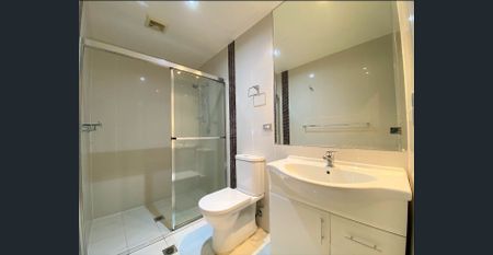 YES! A TRIPLE GARAGE & GREAT LOCATION! - Photo 4