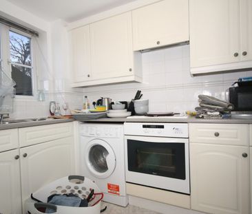 Ashdown Close, Woking - Photo 3